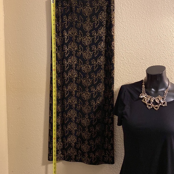 Epic USA Gold Rose Trace Design on Black Maxi Skirt with Back Split - Picture 5 of 16